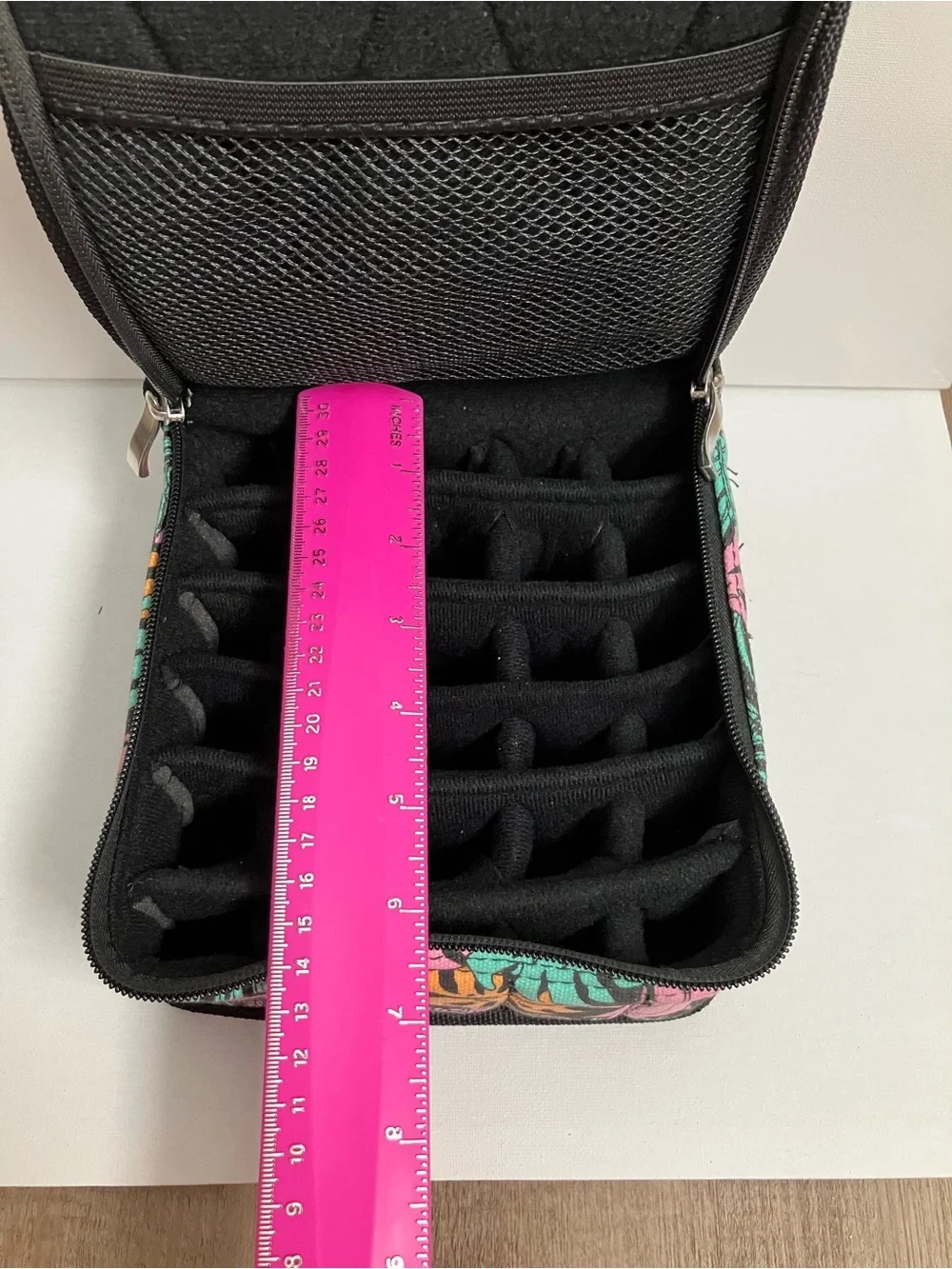 Essential oils carrying case. 30 grid